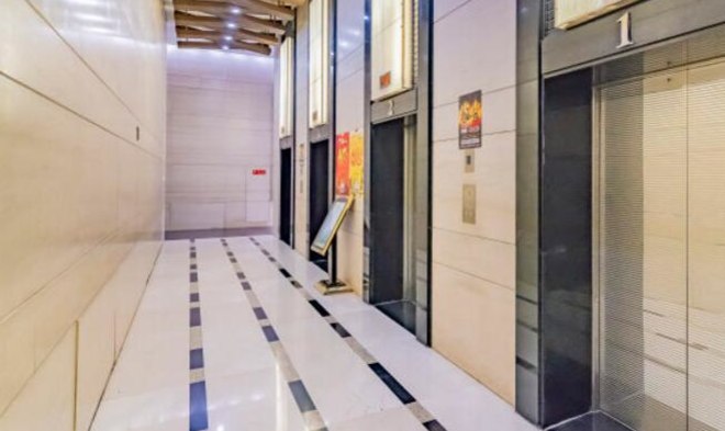华业国际中心 欢迎您电梯间